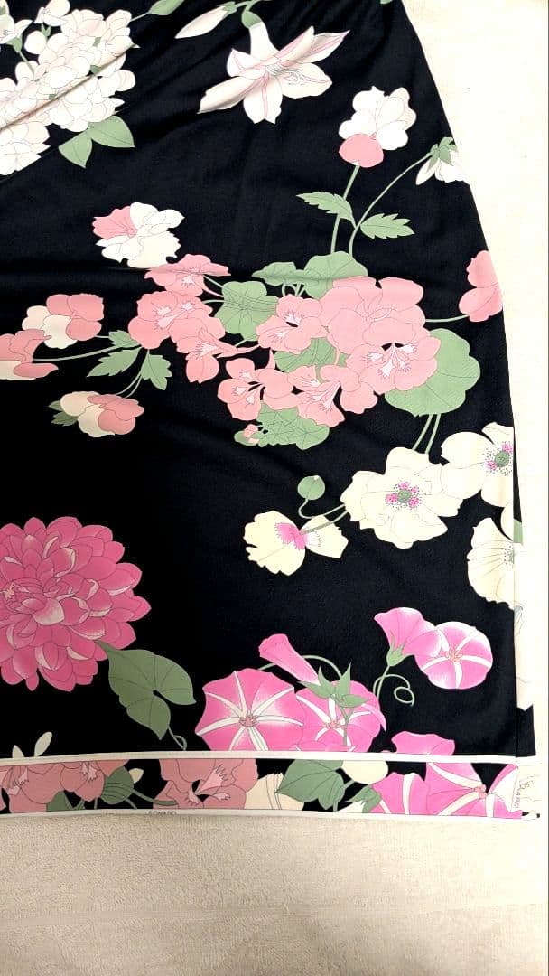 レオナール　Leonard　美品　綺麗な 花柄ラップスタイルワンピース