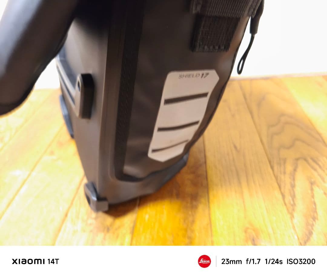 【極美品】THULE/ shield pannier 17L バックパック