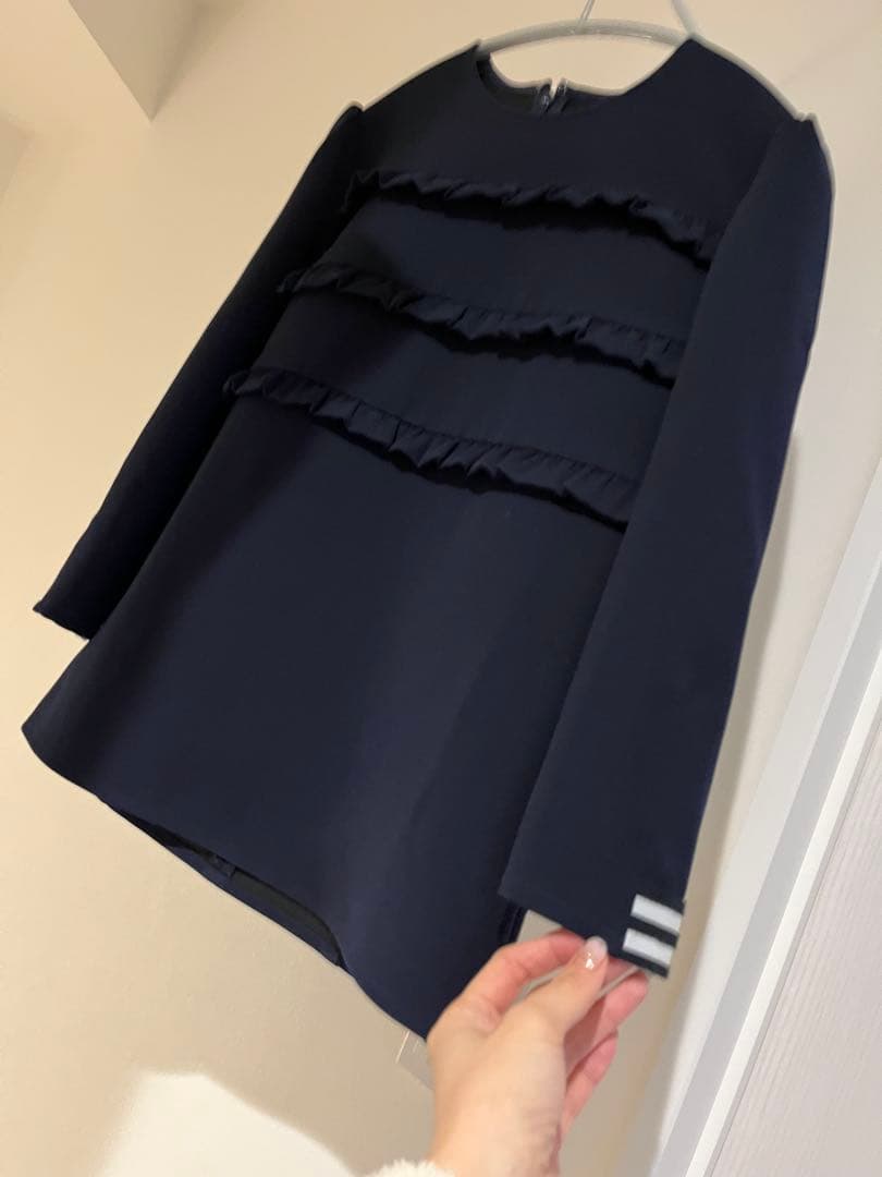 【ボーダーズアットバルコニー】ネイビーフリル長袖トップス