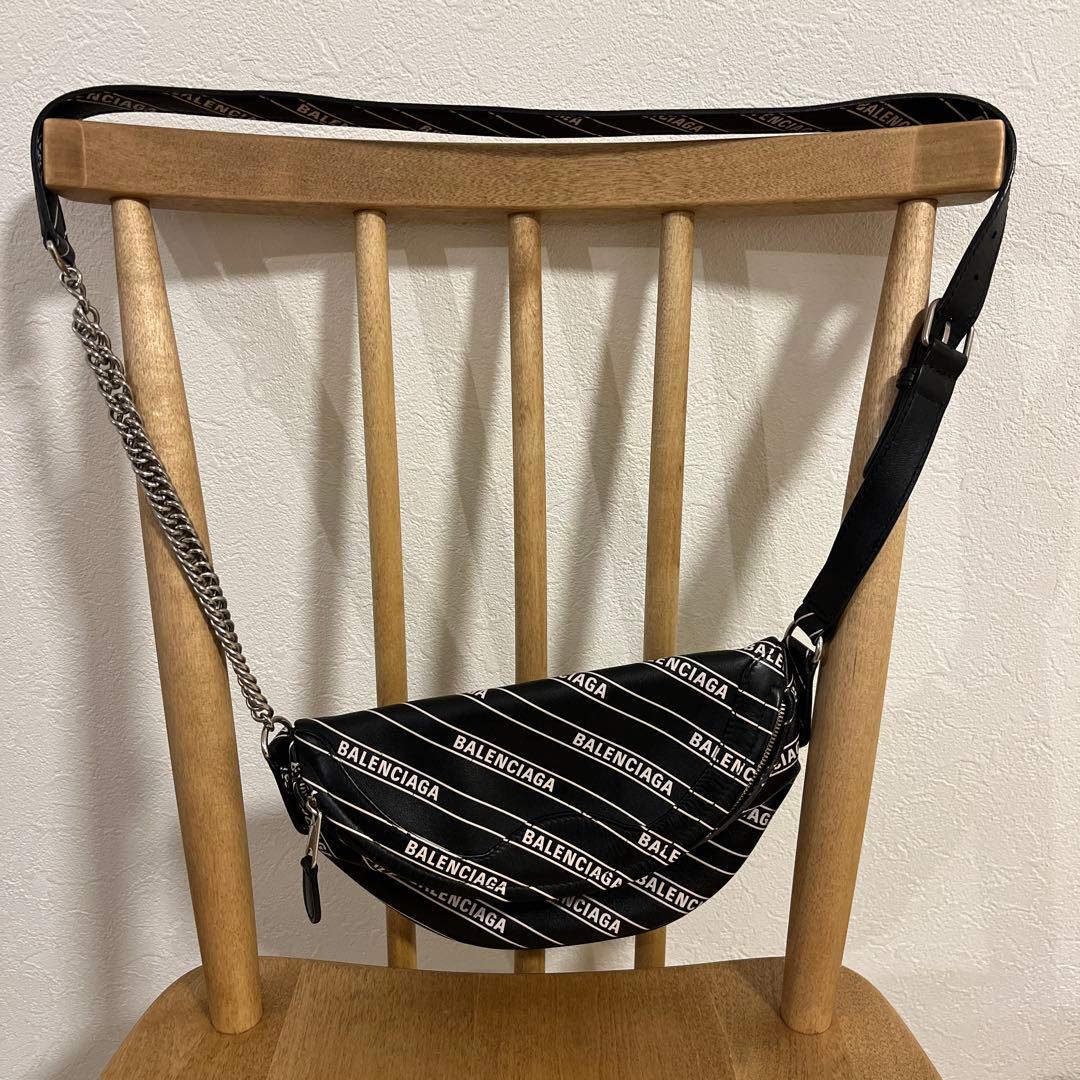 BALENCIAGA ボディバッグ ブラック ストライプ