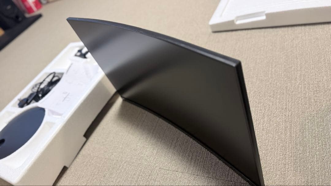 KOORUI 24インチ FHD 1080p 湾曲モニター ゲーミング