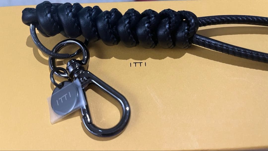 新品未使用　iTTi キーリング　本革　キーホルダー　チャーム