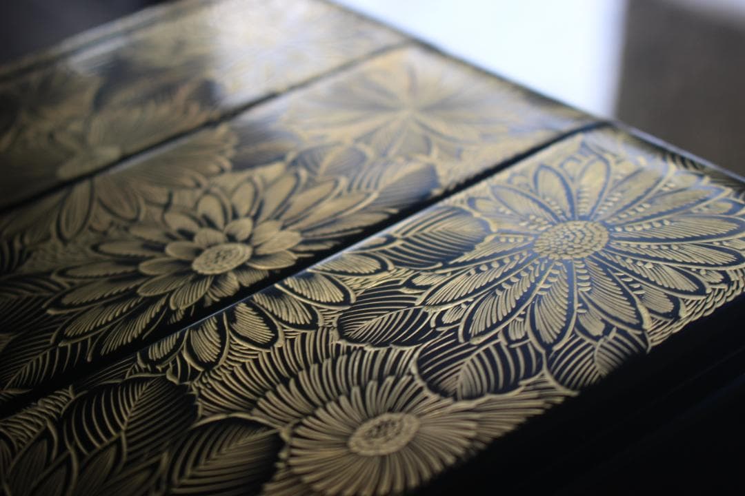 デッドストック！上質内朱黒漆に極上菊詰沈金の映える輪島塗三段重（検重箱お重