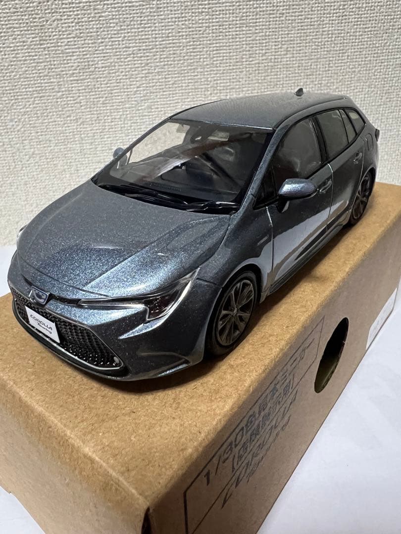 【非売品】 トヨタ カローラツーリング 1/30スケール シルバー