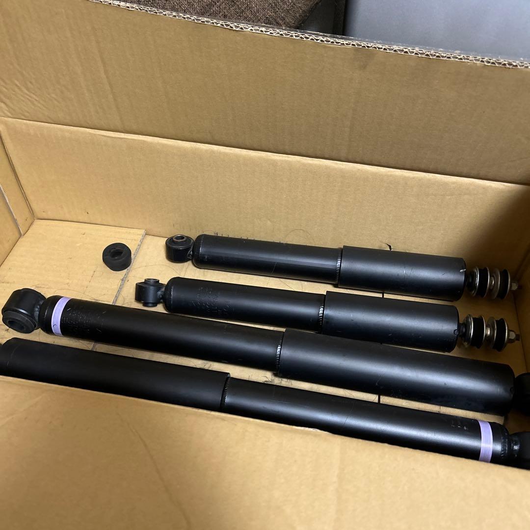 ハイエース200系7型ショックアブソーバー 4本セット 黒