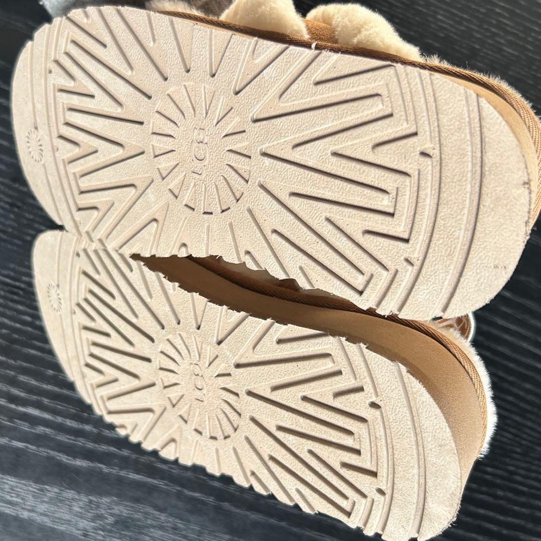 UGG サンダル 24cmベージュ・ホワイト 1121550