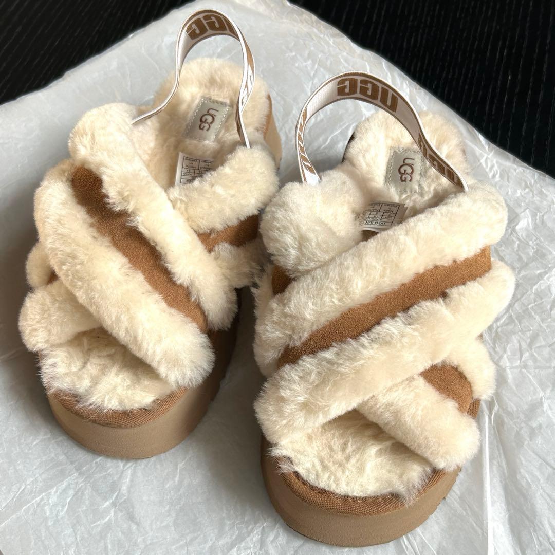 UGG サンダル 24cmベージュ・ホワイト 1121550