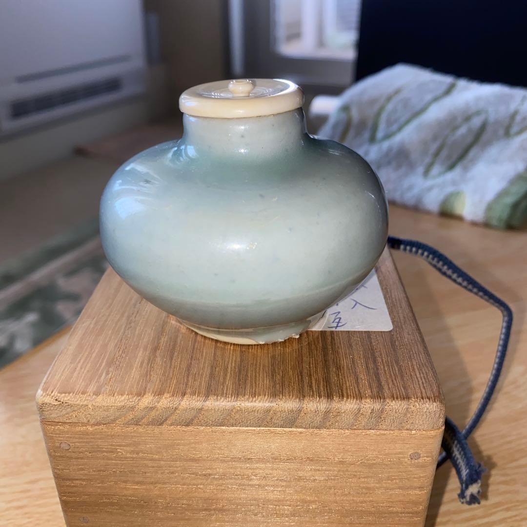 青磁茶入れ　元時代　蓋、仕覆付き