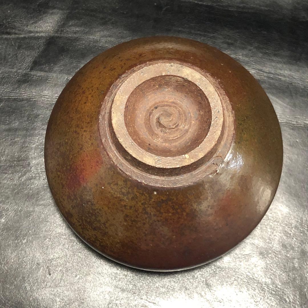 美しい古美術◆蔵から釉薬の垂れがある焦げ茶色の抹茶茶碗が出て来ました。