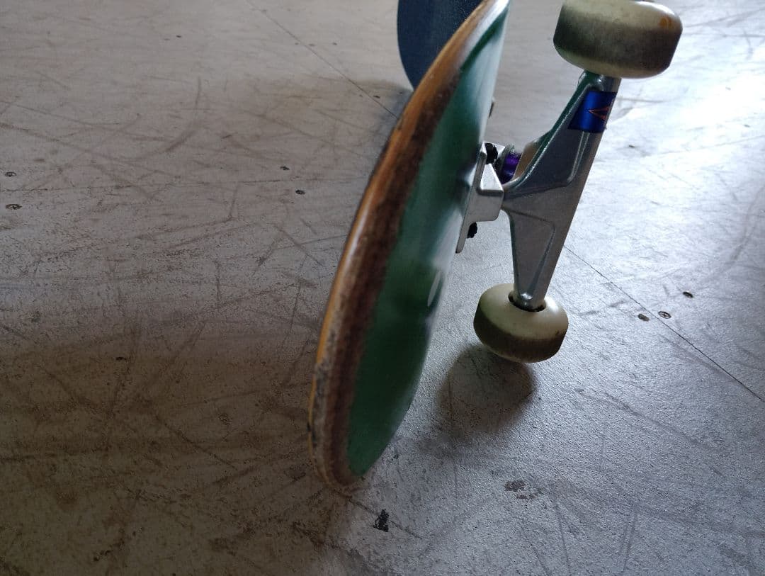 最終値下げ！flip　スケートボード　ベンチャートラック