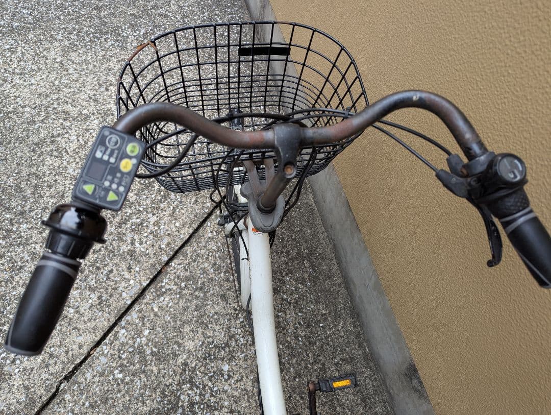 電動アシスト自転車　ヤマハ　パスバビー　白　子供乗せ