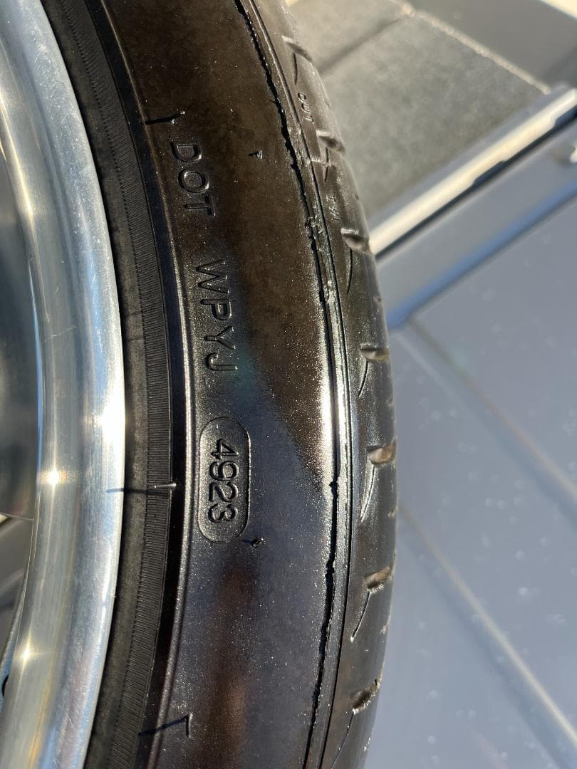 ファブレス　１９インチ　６穴　ハイエース　キャラバン