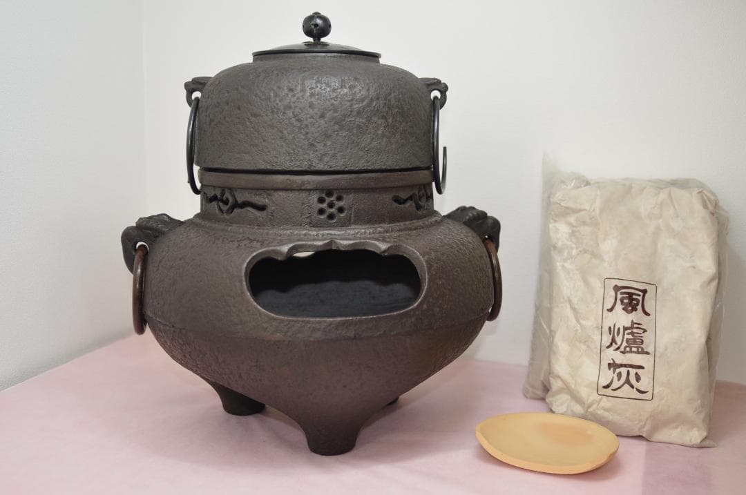 ♪【稀製品】茶道具■風炉釜■鉄瓶 鉄釜 風炉灰 まとめて■86 ♪
