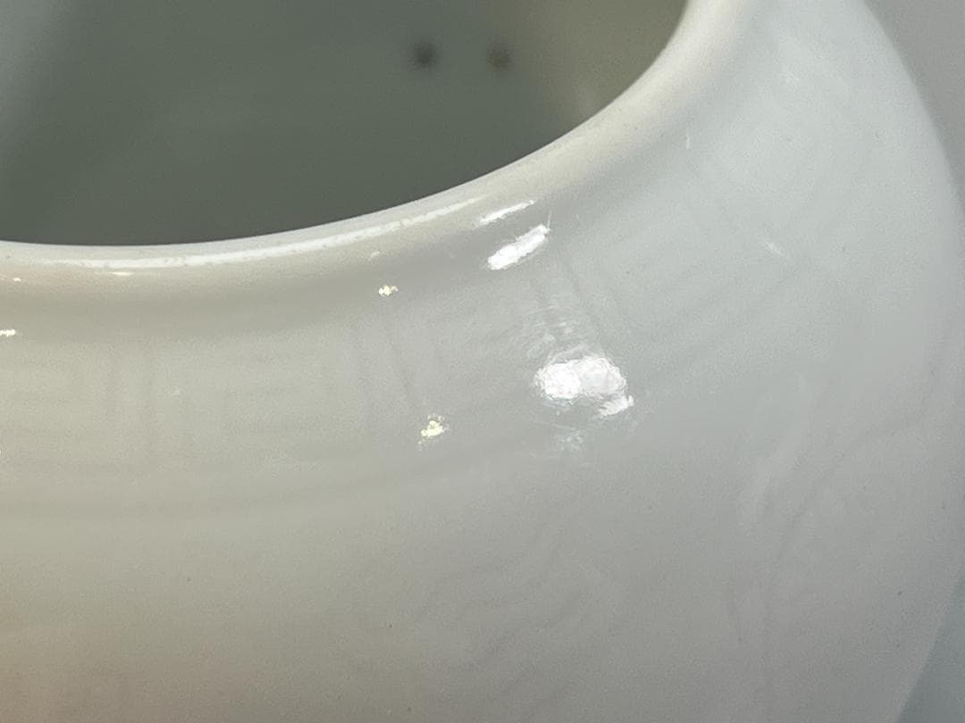 中国美術 白釉暗刻雙龍紋小罐 白磁小壺 高6cm