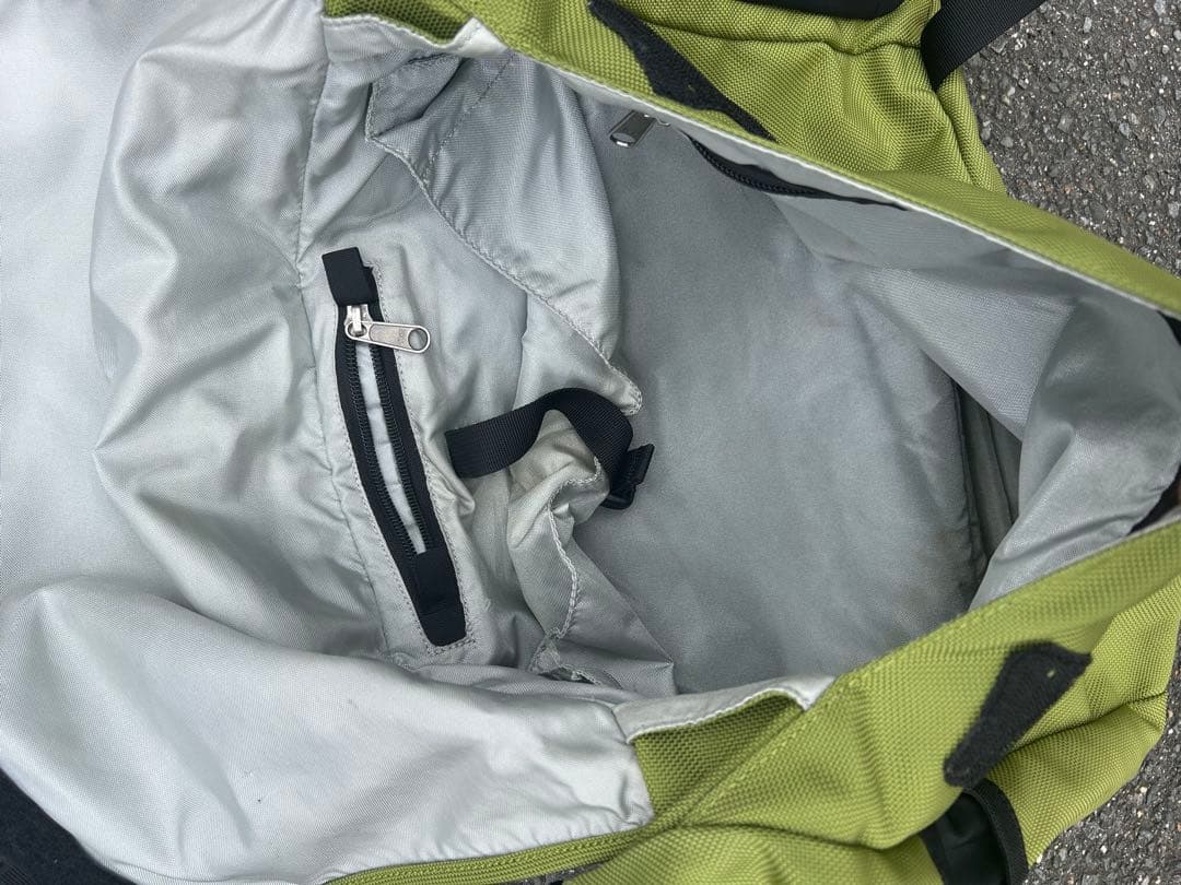 Patagonia ハーフマスバッグ　メッセンジャーバッグ グリーン