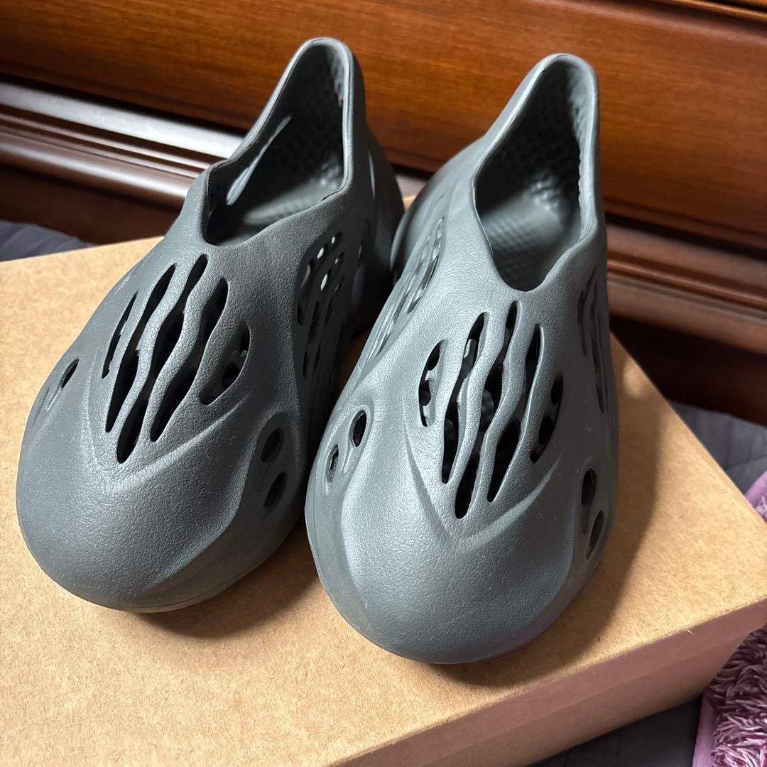 adidas YEEZY Foam Runner Carbon カーボン