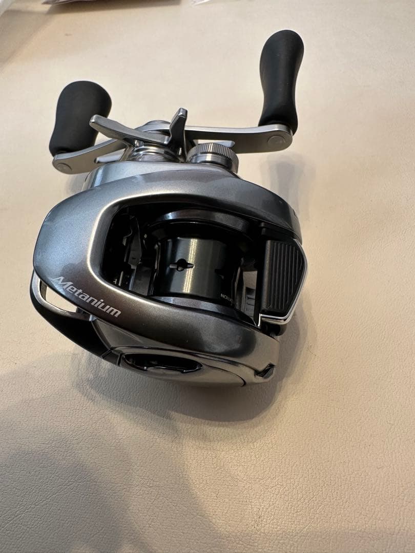 22メタニウム　シャローエディション　HG RIGHT シマノ　ベイトリール