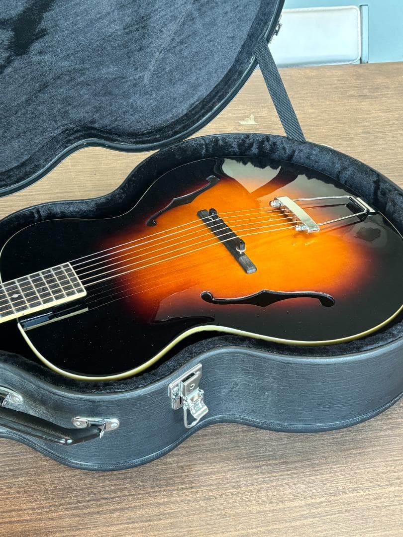 The LOAR LH-700VS Archtop guitar 超美品
