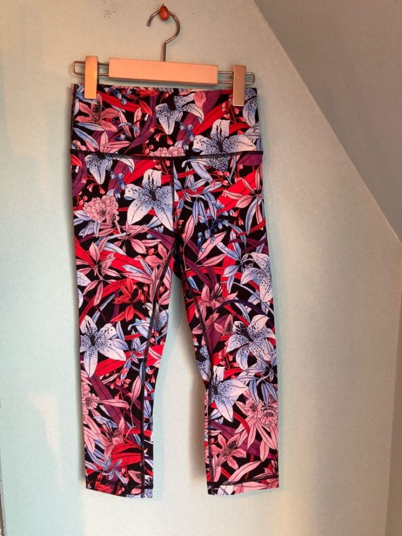 （美品）試着のみハワイで購入Lululemon 柄レギンスサイズ6 ルルレモン