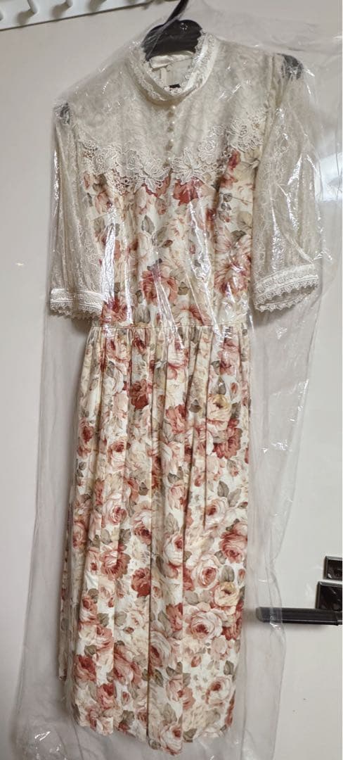 Innocent World クイーン・エリザベス・ローズワンピース