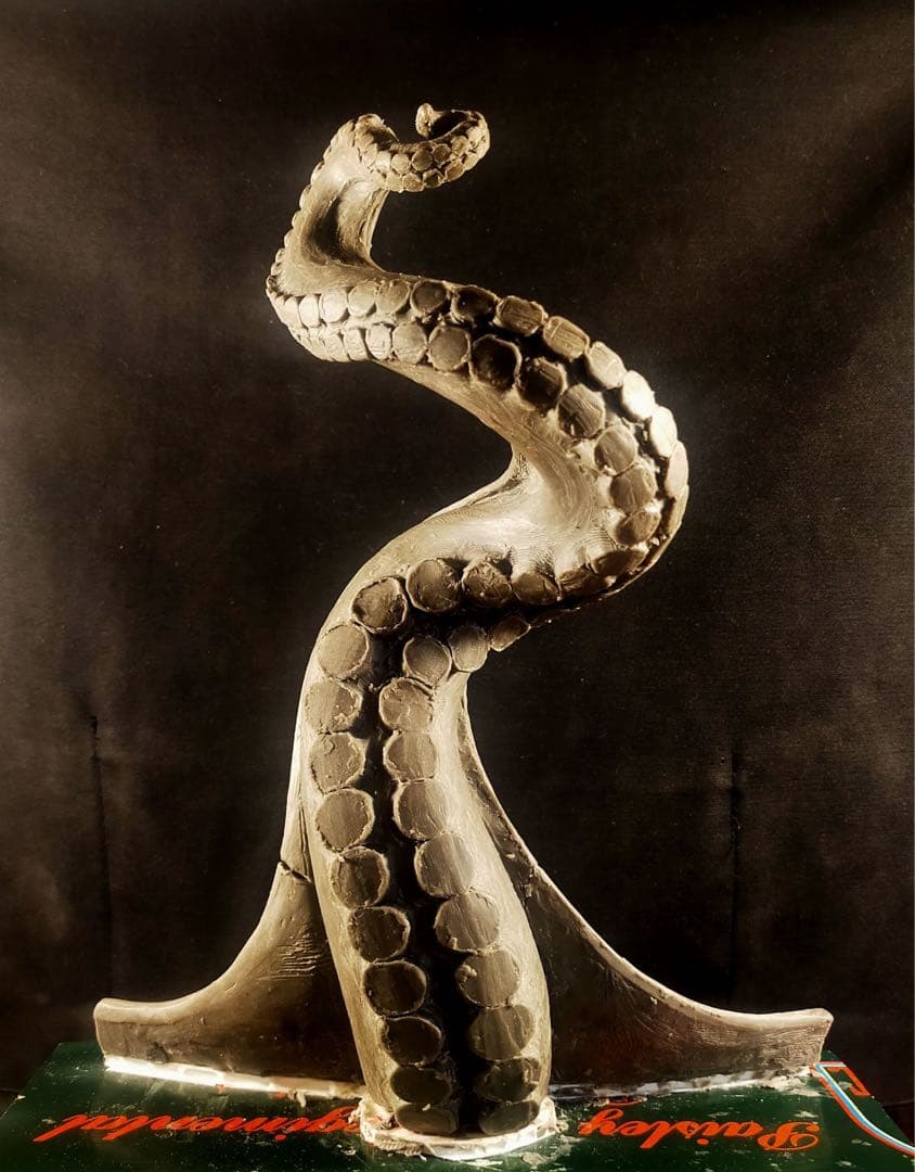 タコ触手の彫オブジェ