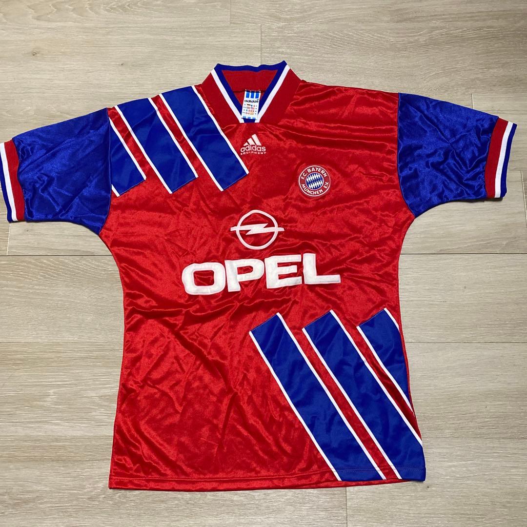 FC Bayern München 赤 シャツ