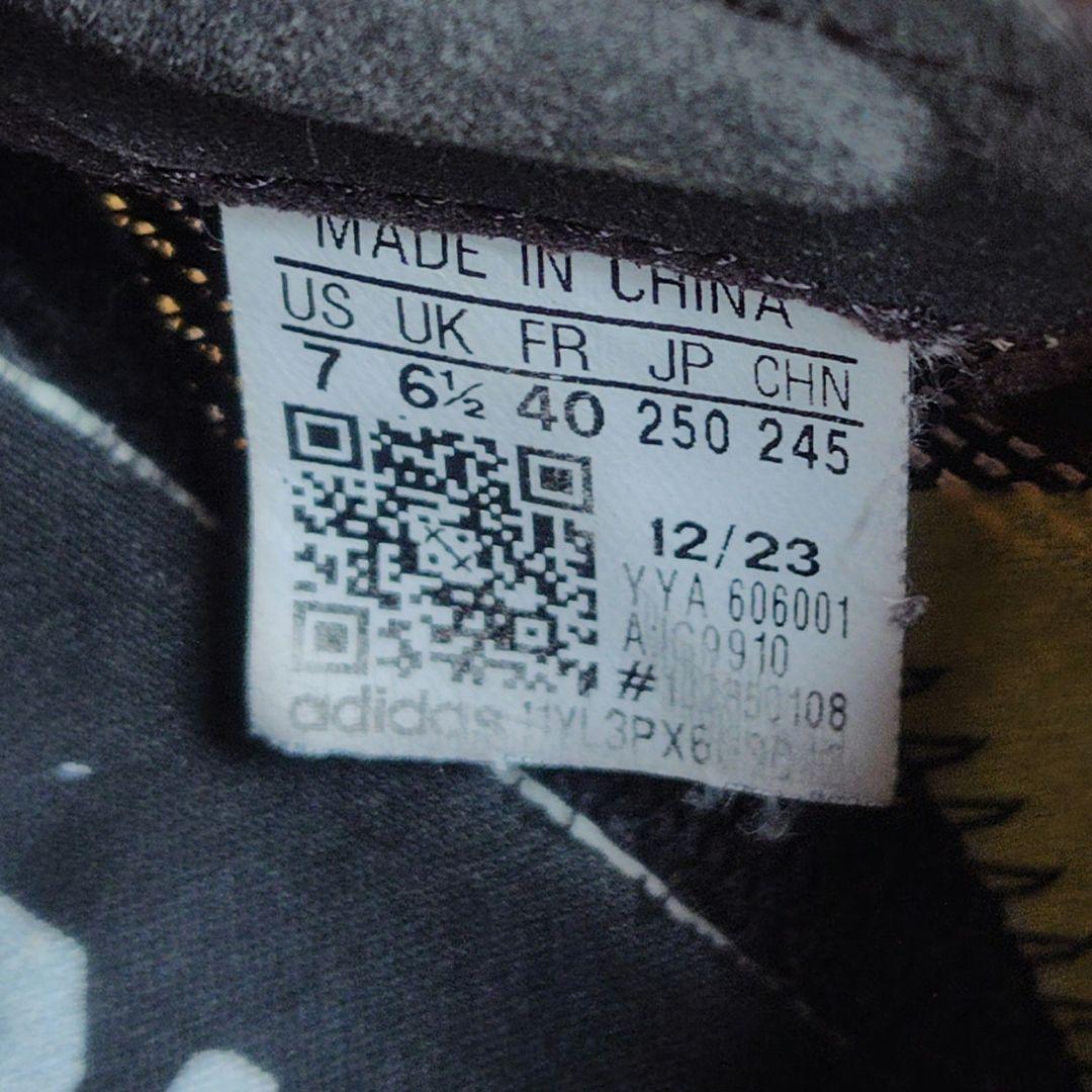 adidasスパイクシューズ 黒/白