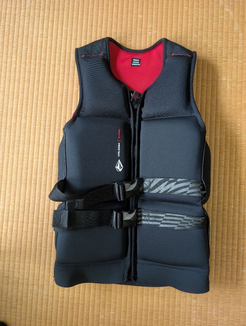 RONIX + Volcom ブラック/レッド ライフジャケット