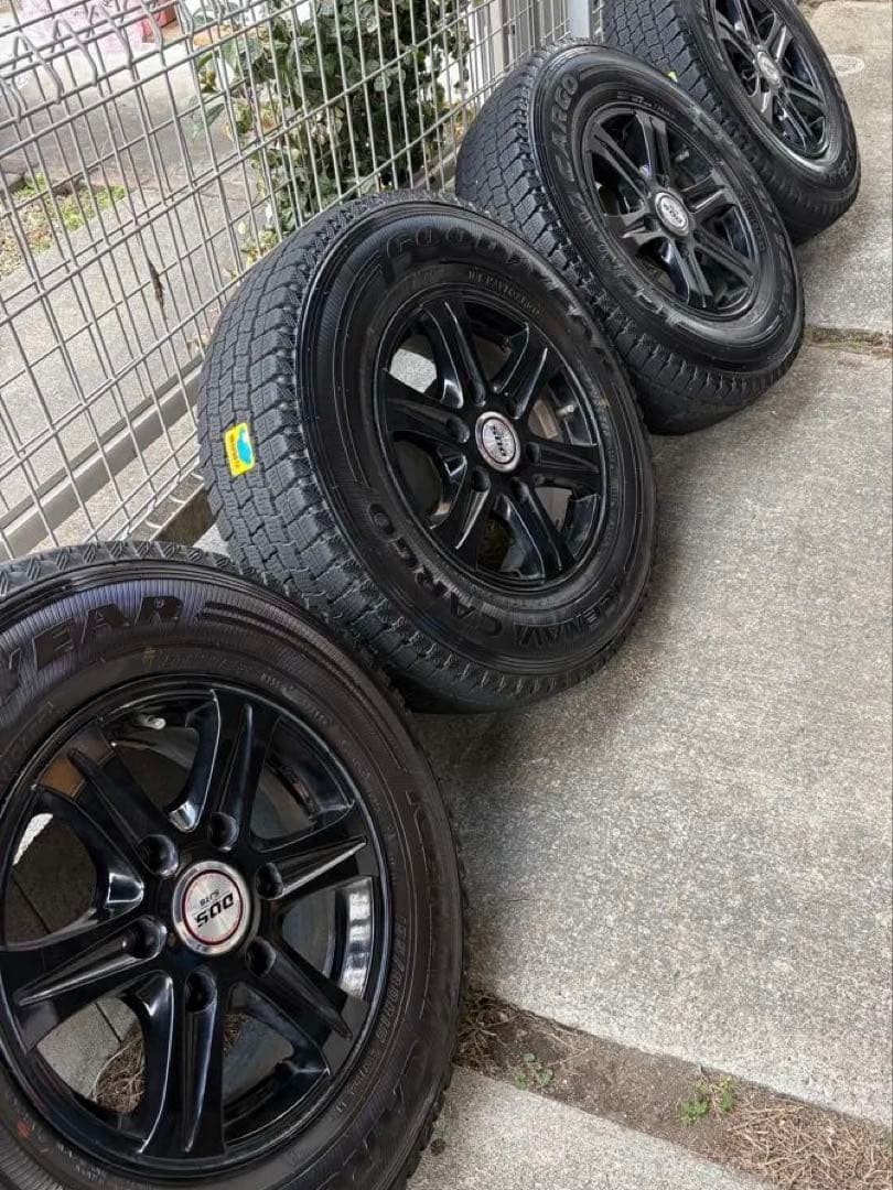 ハイエース　スタッドレスタイヤ ホイールセット