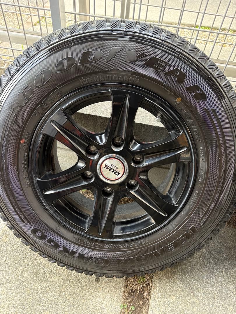 ハイエース　スタッドレスタイヤ ホイールセット