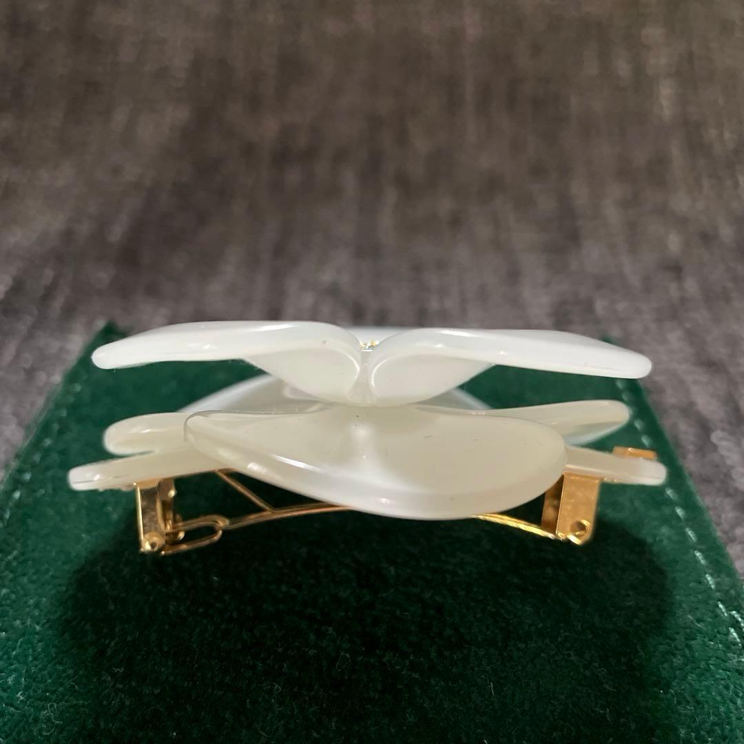 ゆき美品 フランス製 アレクサンドルドゥパリ ホワイト カメリアバレッタ