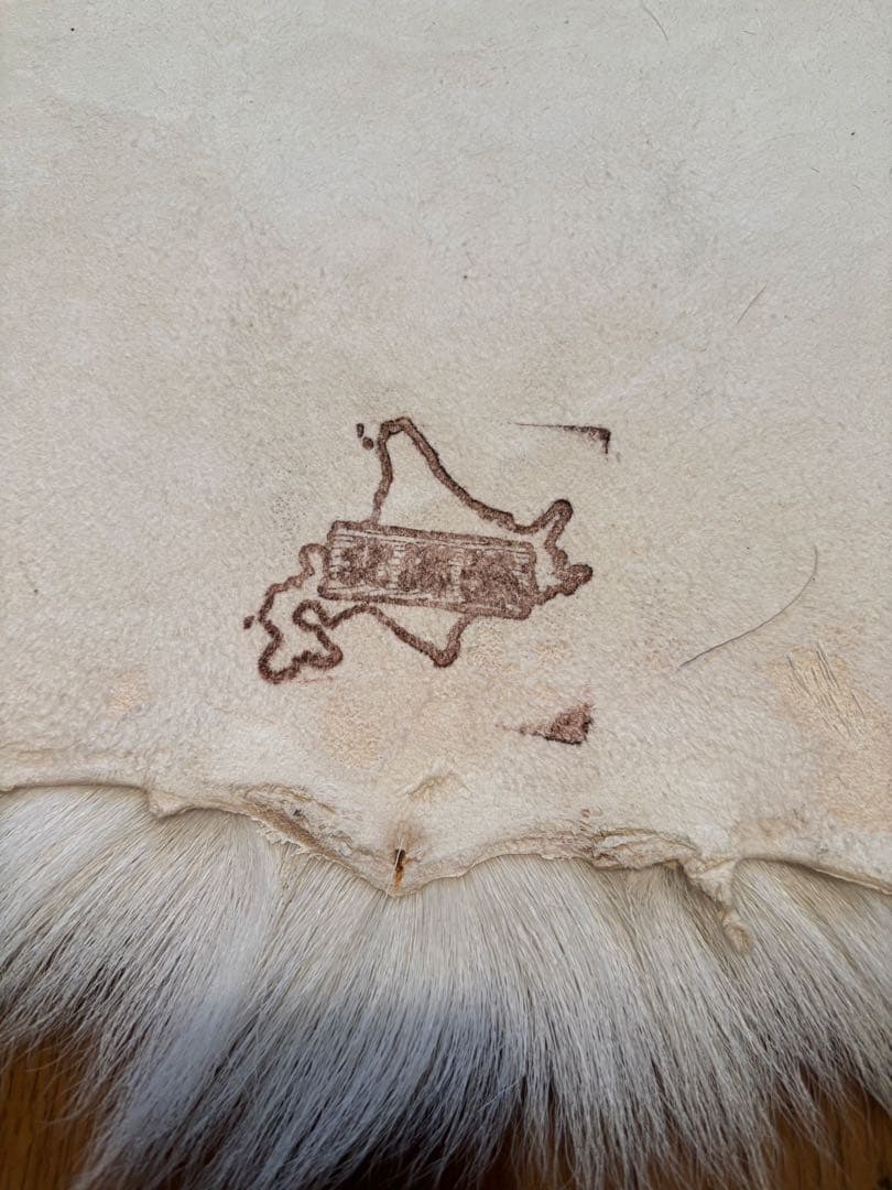 だ*ぶ様 蝦夷鹿毛皮ラグ　天然　バンビ