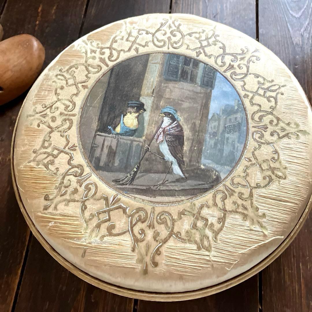 フランスアンティークシルク貼りドラジェボックス　希少　ツバメ　カルトナージュ大