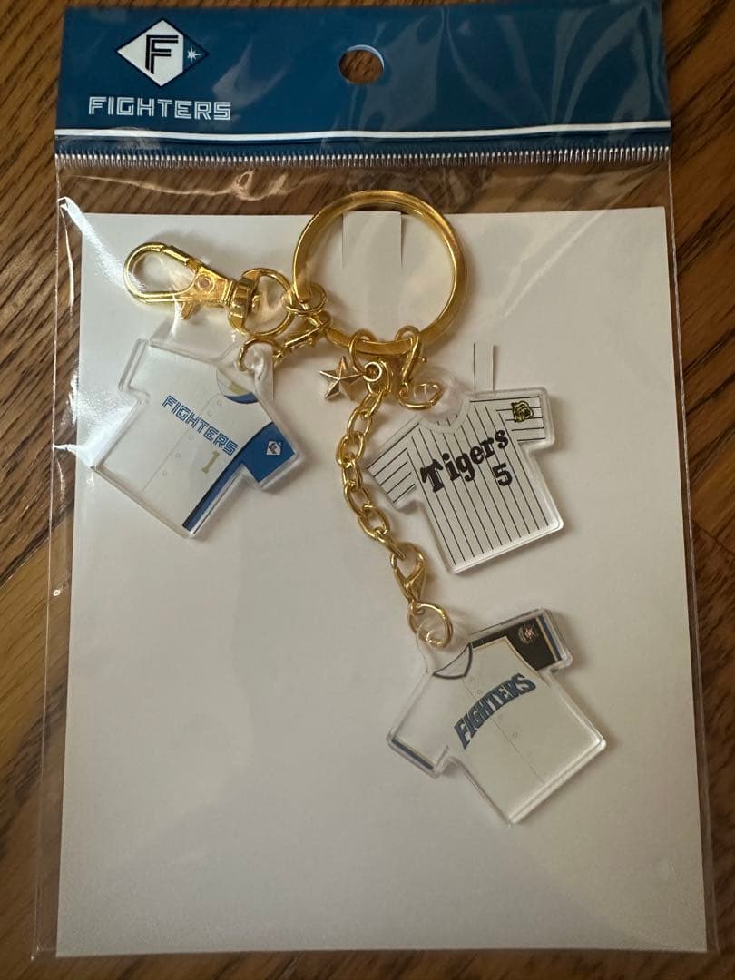 日本ハムファイターズロゴフーディ&タイガースコラボキーホルダー　新庄剛志