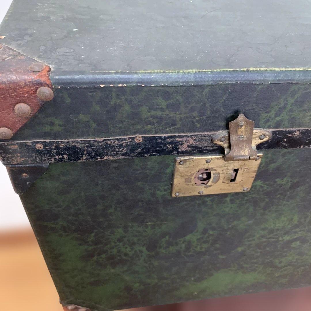 昭和レトロ/緑色の木製トランク 金色のエンブレム付き/収納箱/オブジェ/年代物