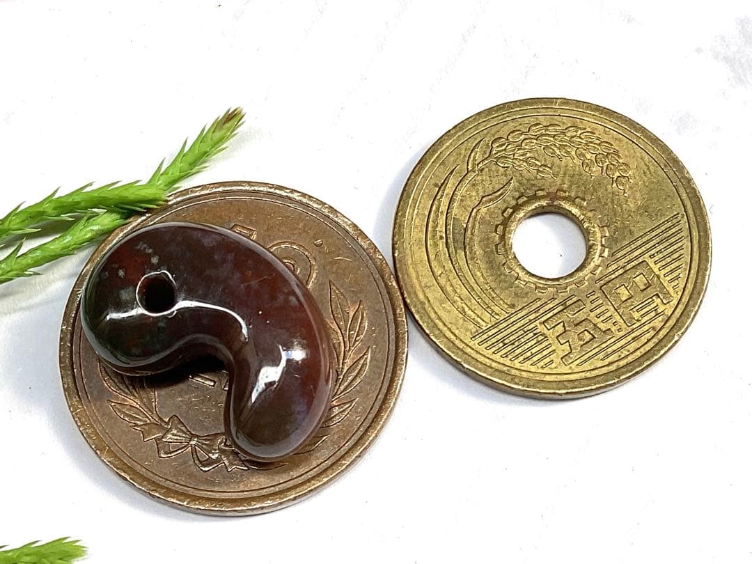 超レア‼️伊勢青石 コレクション　赤茶【ヘマタイト】　レア勾玉　鑑別書無しの安価‼️