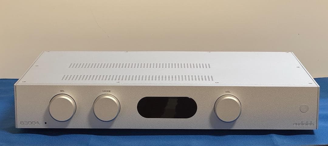 audiolab「8300A」バイワイヤ対応アンプ 新品同様