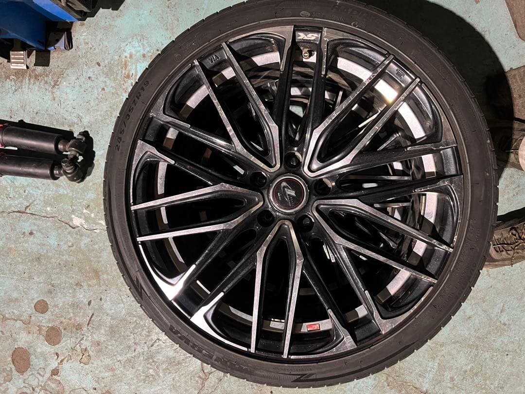 Wedsレオニス　LEONIS 19インチ8J +35