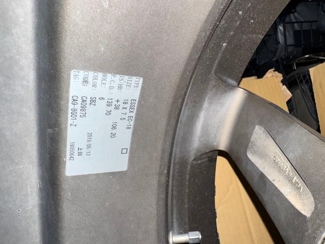 ハイエース　essex 18インチ ホイールタイヤセット