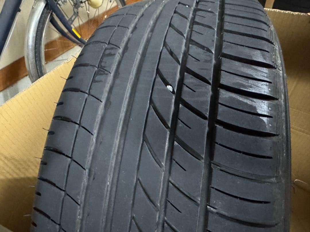 ハイエース　essex 18インチ ホイールタイヤセット