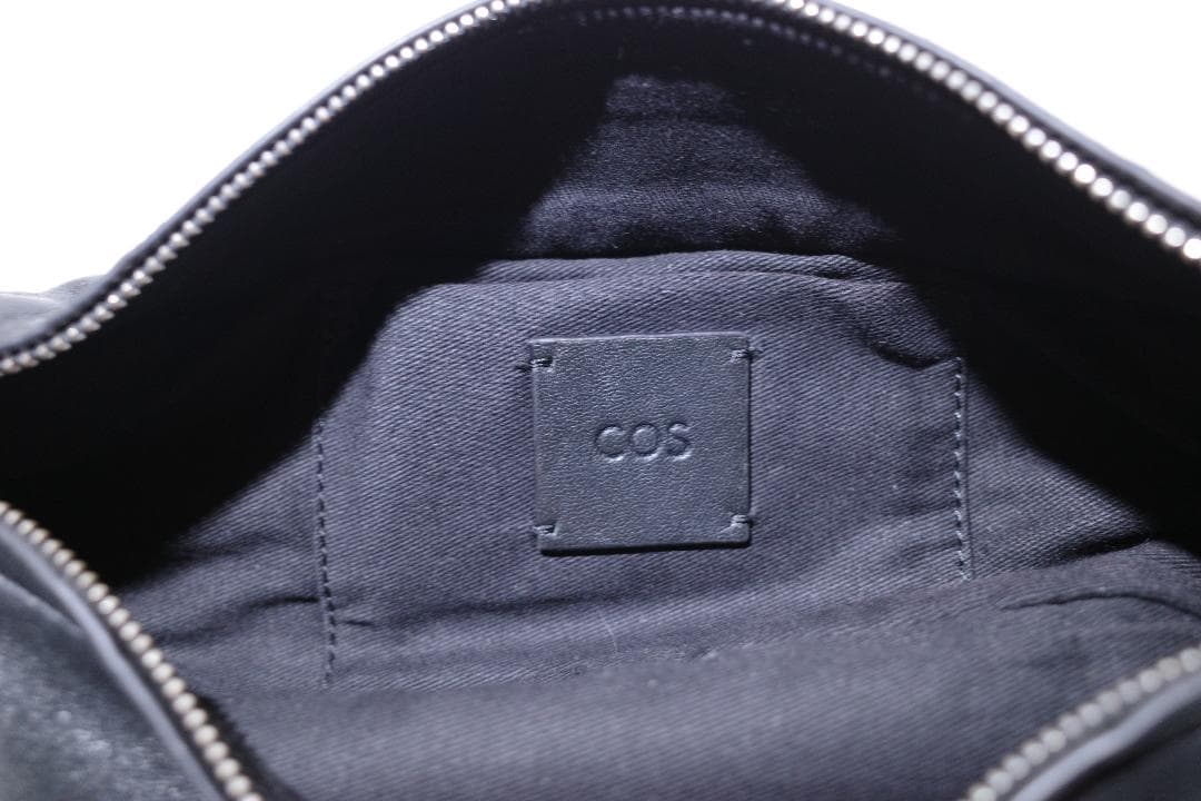 COS レザー プリーツベルトバッグ ブラック