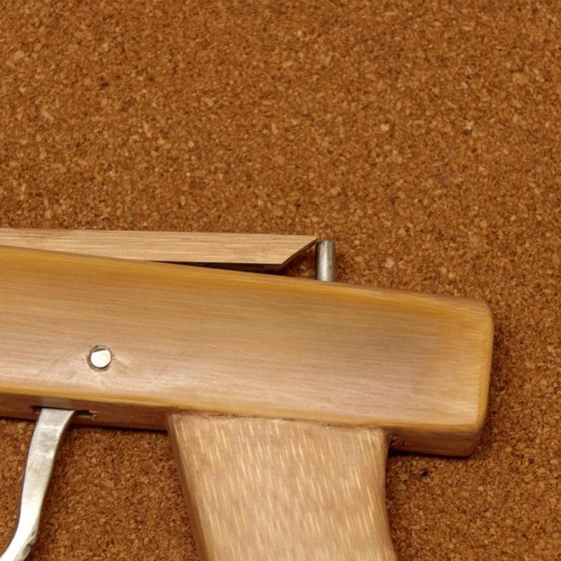ゴム鉄砲　手作り　DIY　竹材　拳銃　ピストル木彫り