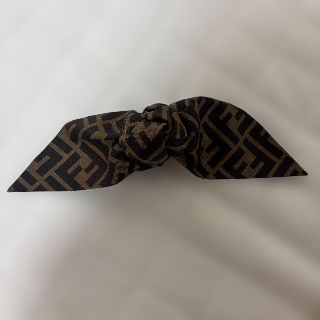 美品　FENDI FFロゴ リボンヘアクリップ
