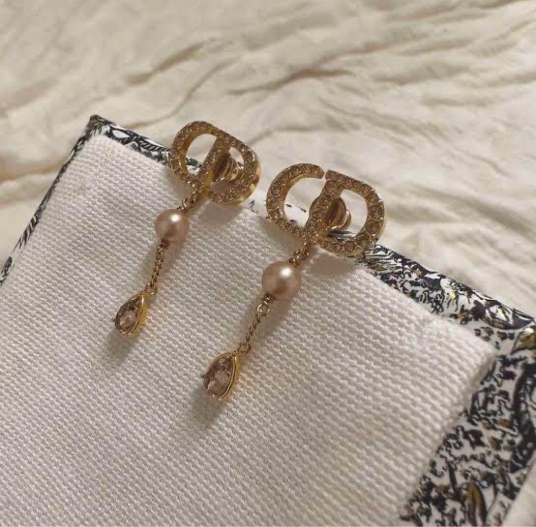 Dior ディオール PETIT CDピアスパールクリスタルロゴ　ゴールド