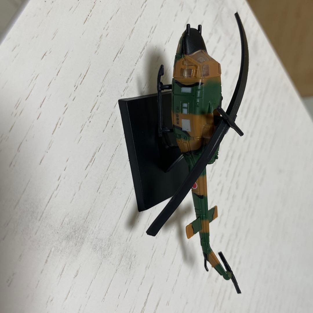 迷彩色ヘリコプター模型 スタンド，ケース付き