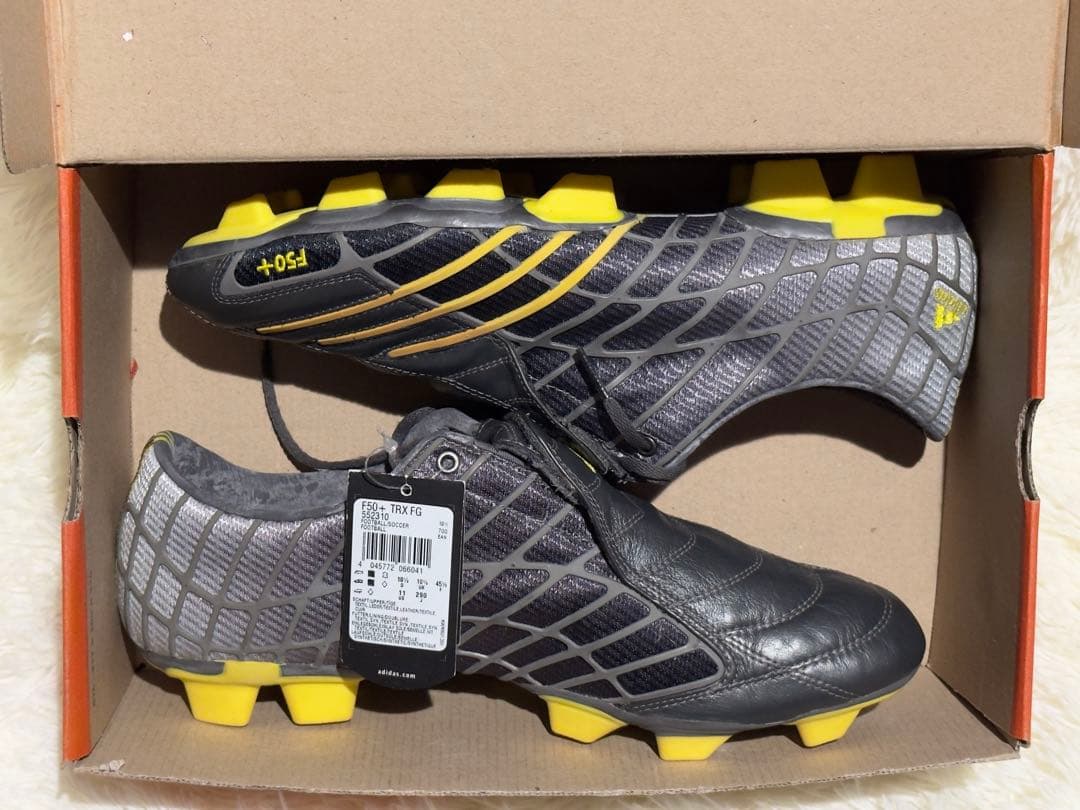 F50+ サッカーシューズ グレー/イエロー 29cm