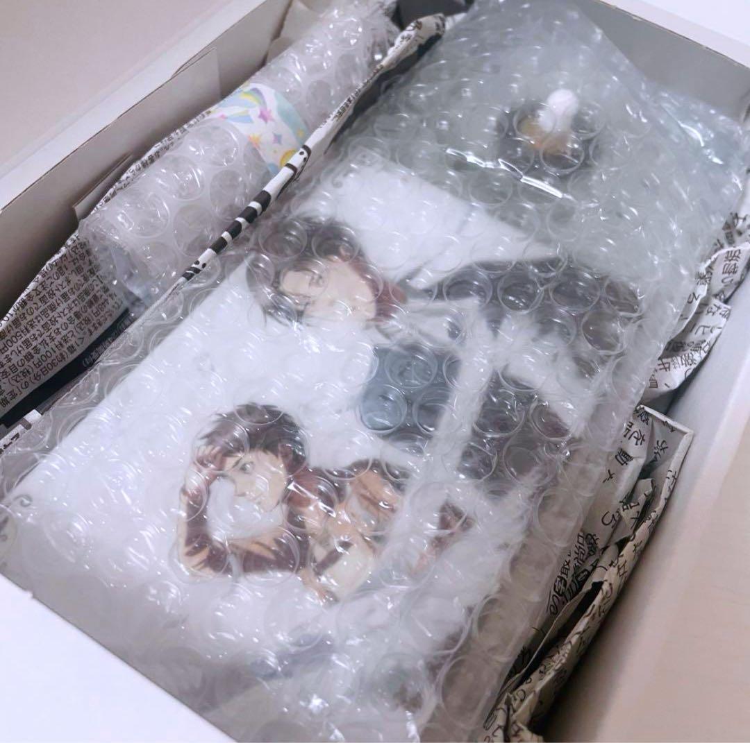 【希少品】 進撃の巨人　アクリル置き時計 リヴァイ エレン