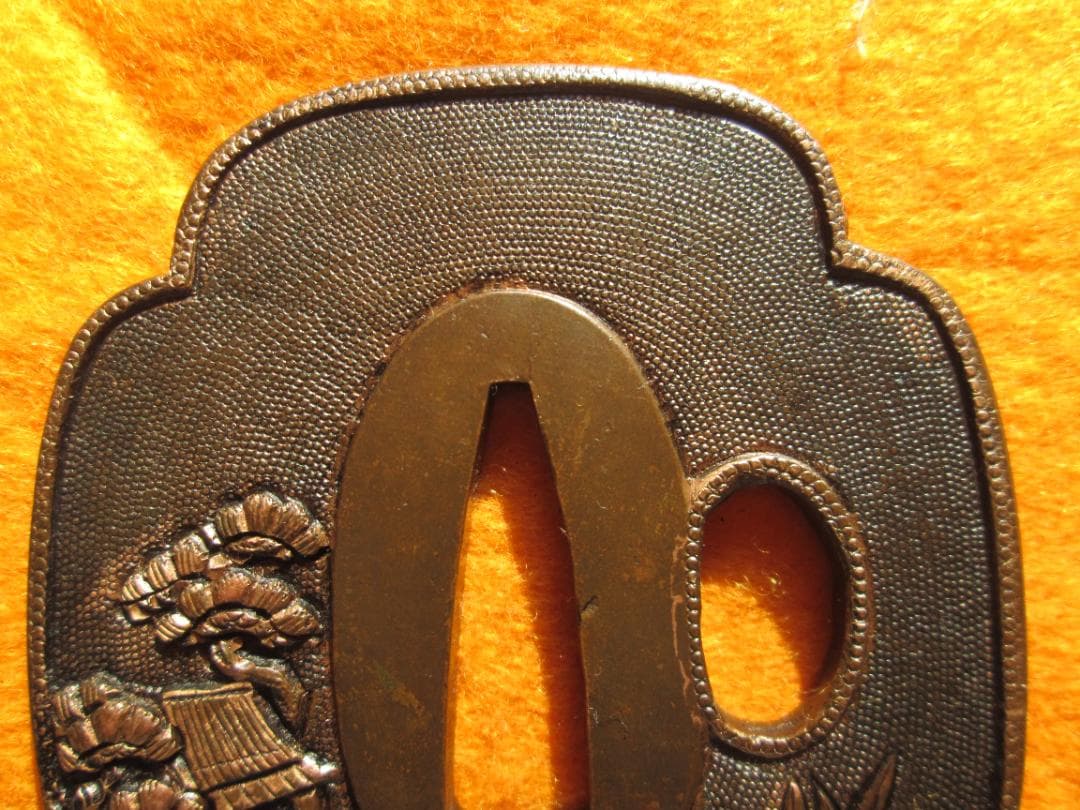 江戸金工師　銅地木瓜形鍔　象嵌　魚々子地　城郭　水車　橋　松　水辺