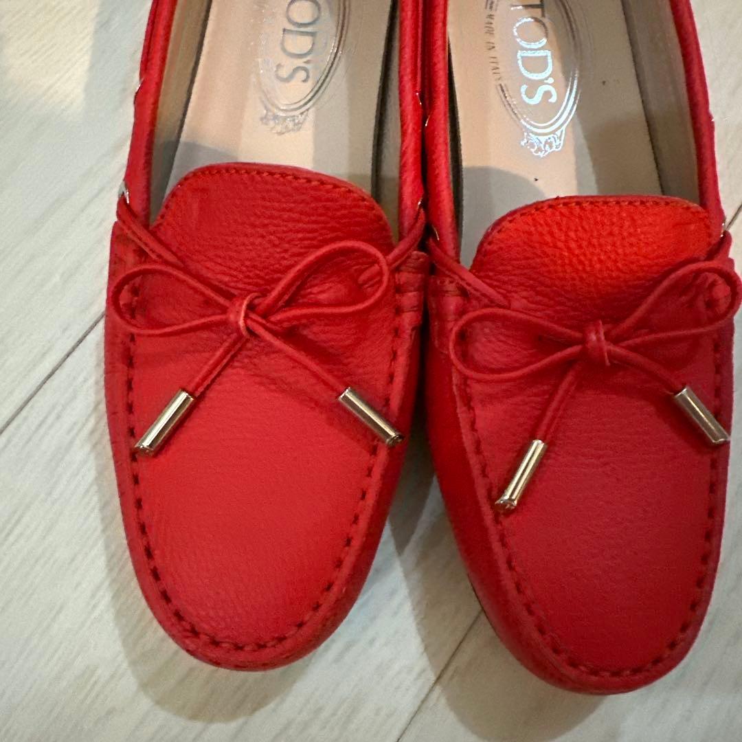 TOD'S レッド ローファー　新品同様