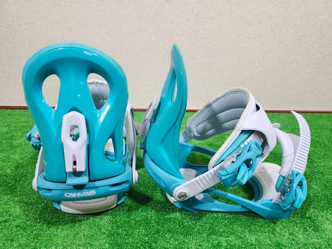 シンプルデザインで全体的に綺麗なレディーススノーボード2点セット